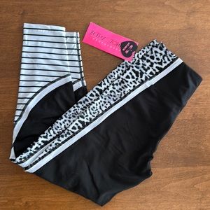 Betsy Johnson Size S Performance 7/8 Length High Rise Black White Cheetah Print